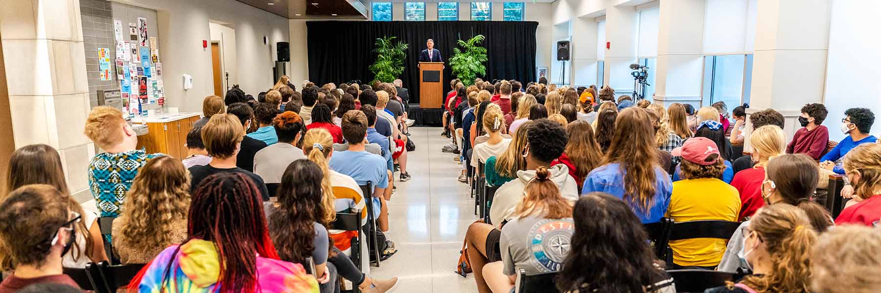 Evan Bayh makes a presentation to a student audience.